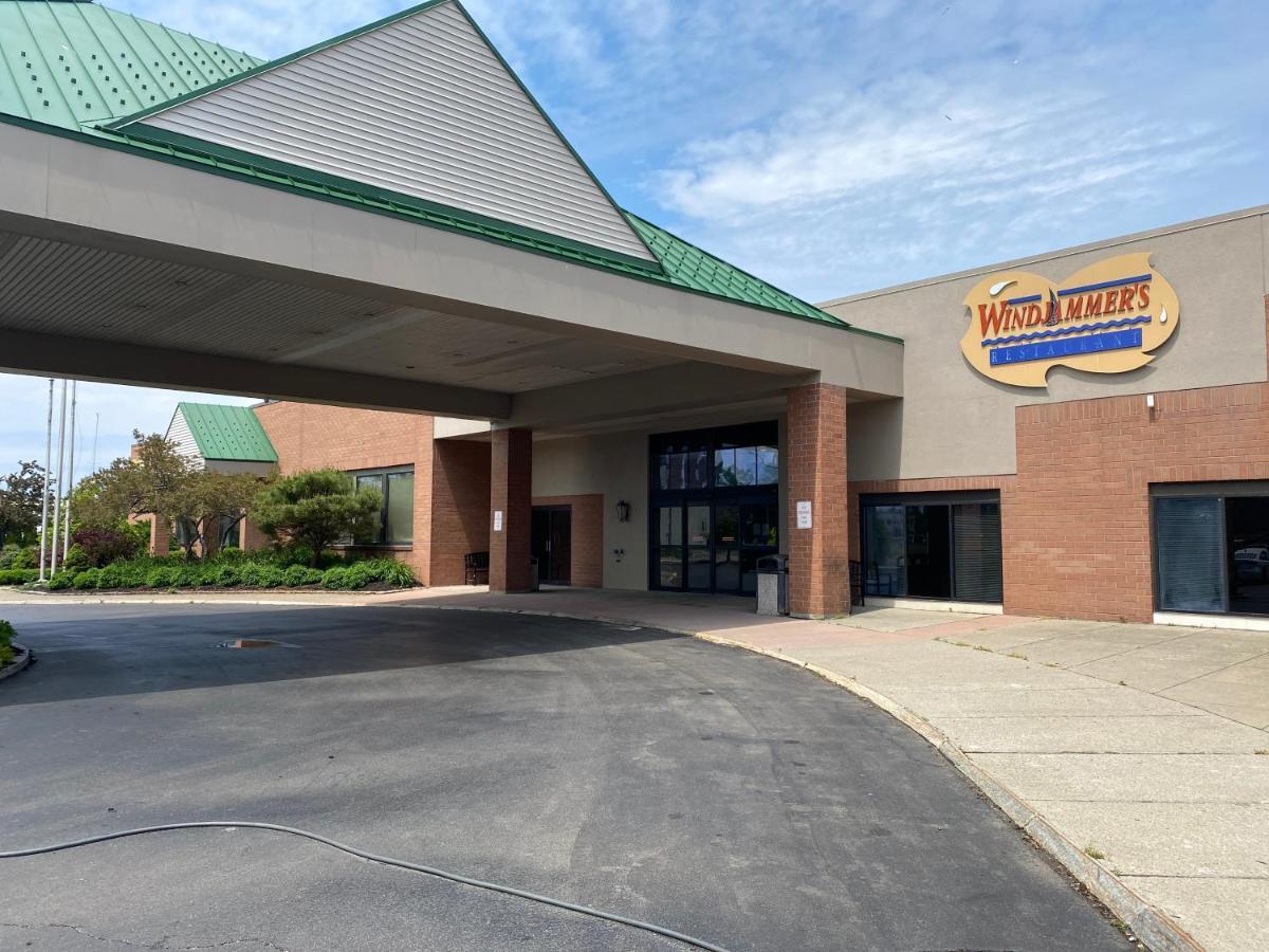 Clarion Hotel Conference Center On Lake Erie Dunkirk Exterior photo