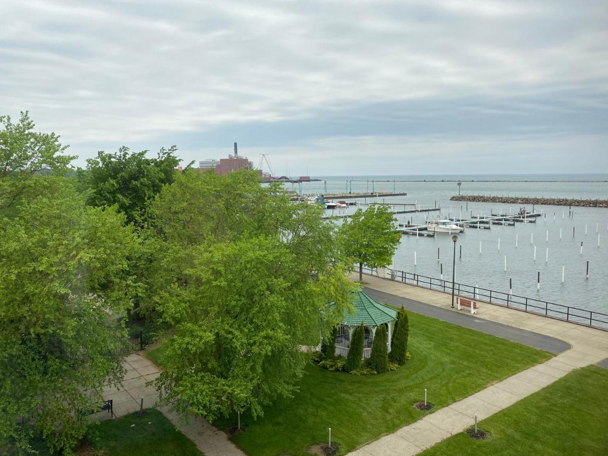 Clarion Hotel Conference Center On Lake Erie Dunkirk Exterior photo
