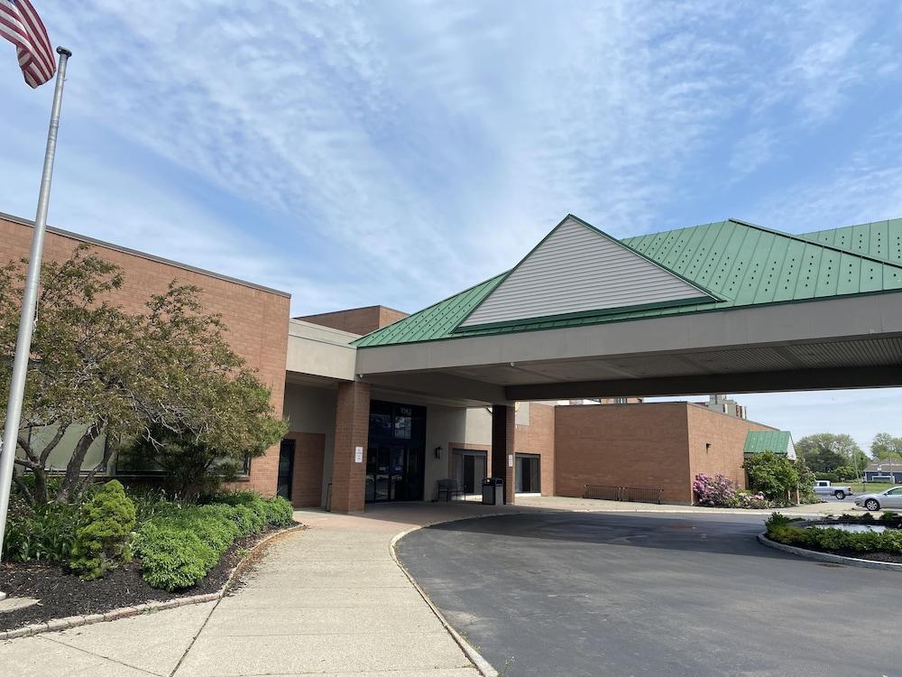 Clarion Hotel Conference Center On Lake Erie Dunkirk Exterior photo